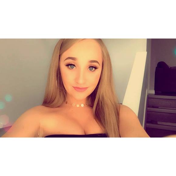 Meet your Posher, Danielle - Picture 1 of 1